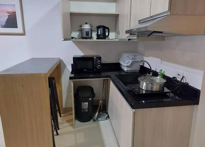 Comfy Near Ayala, Sm & It Park Apartment