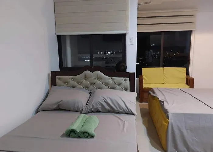 Comfy Near Ayala, Sm & It Park Apartment