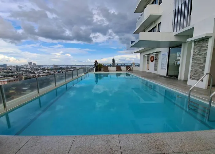 Comfy Near Ayala, Sm & It Park Apartment